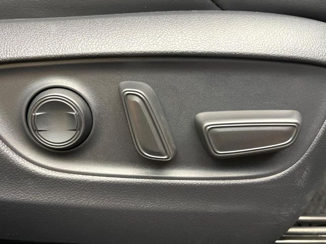 TOYOTA RAV4 4WD 2025