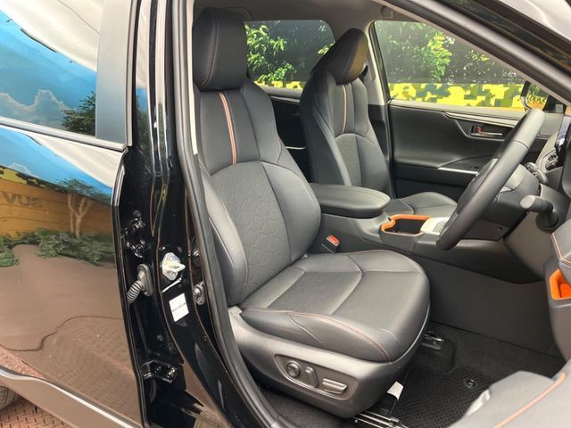 TOYOTA RAV4 4WD 2025