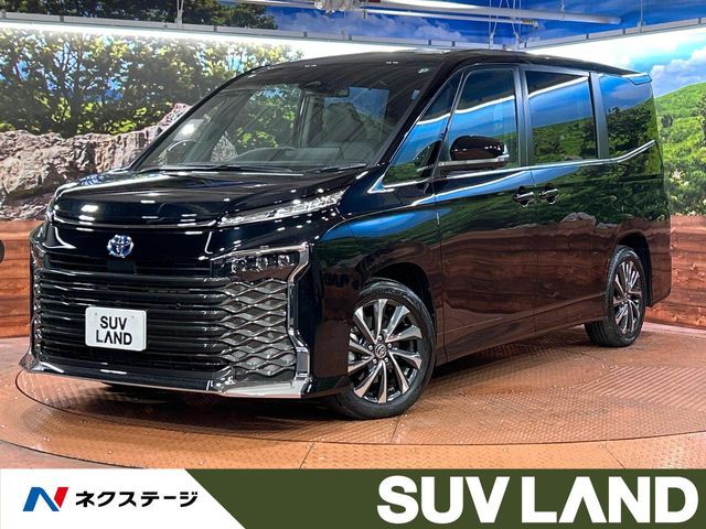 TOYOTA VOXY HYBRID 2024