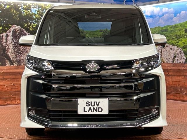 TOYOTA NOAH 2023