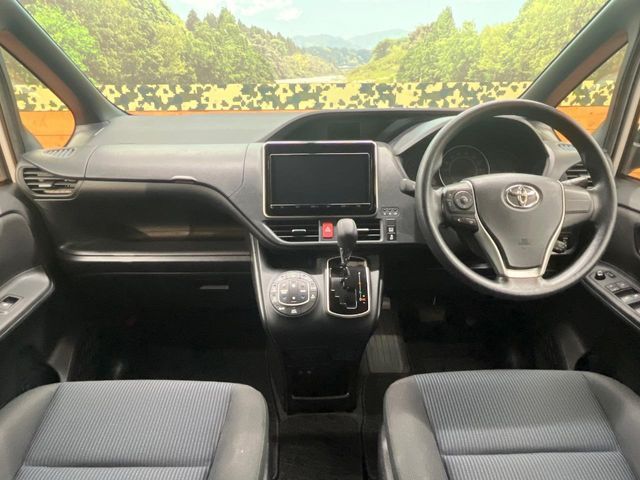 TOYOTA VOXY 2019