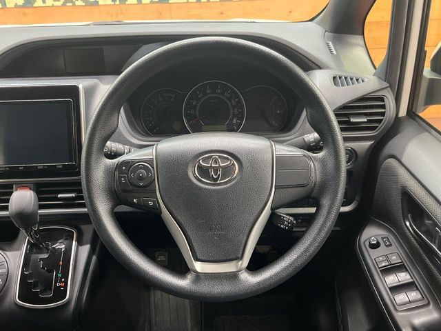 TOYOTA VOXY 2019