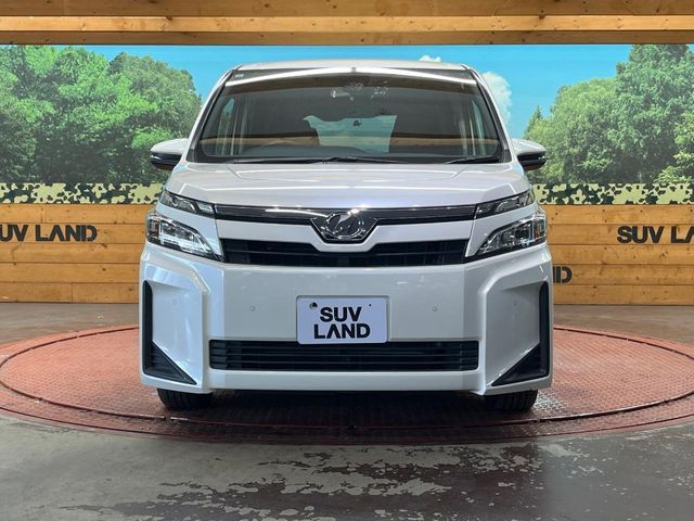 TOYOTA VOXY 2019