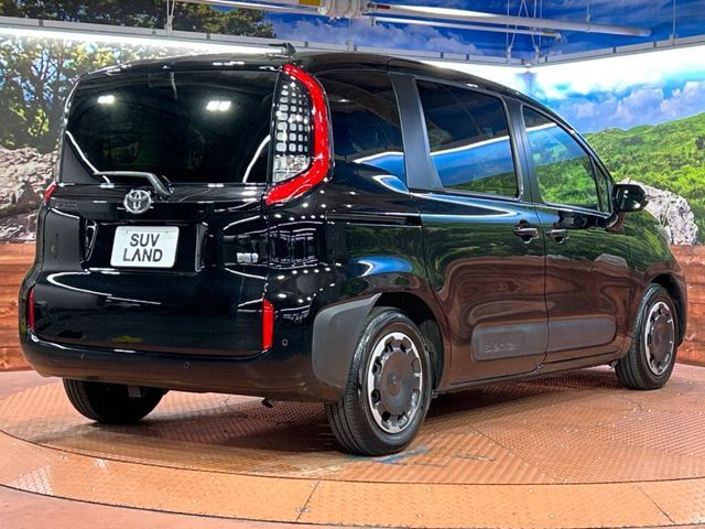 TOYOTA SIENTA HYBRID 2022