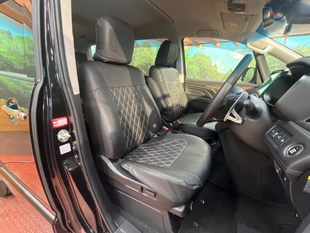 MITSUBISHI DELICA D:5 4WD 2023