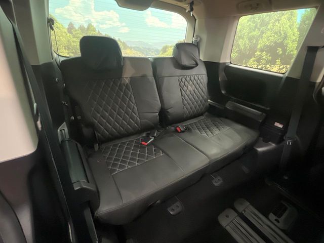 MITSUBISHI DELICA D:5 4WD 2023