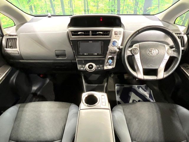 TOYOTA PRIUS Alpha 2015