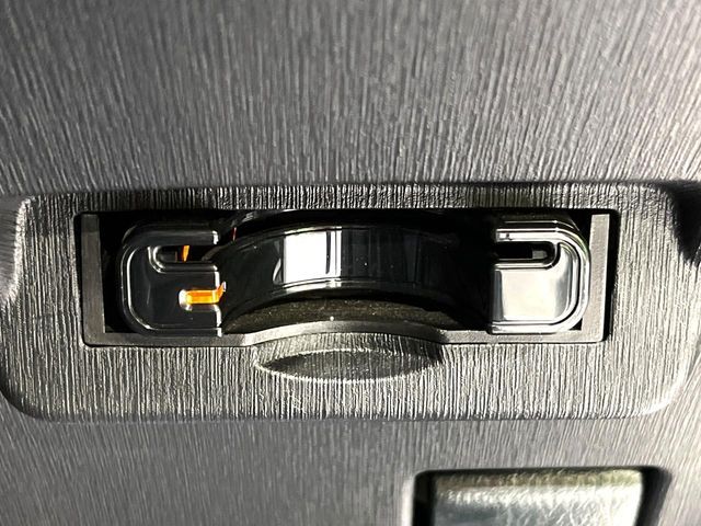 TOYOTA PRIUS Alpha 2015