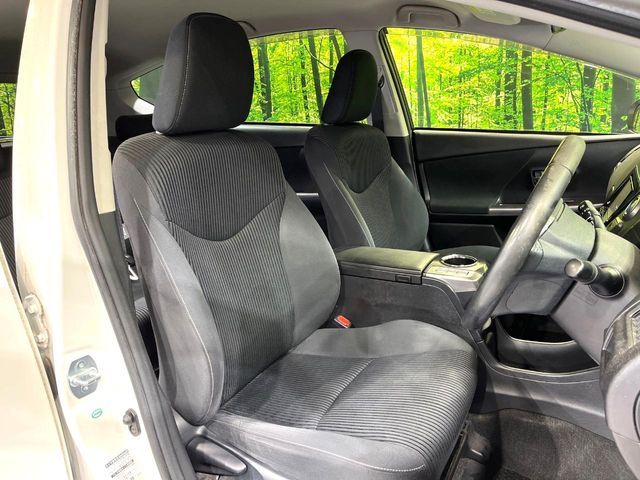 TOYOTA PRIUS Alpha 2015