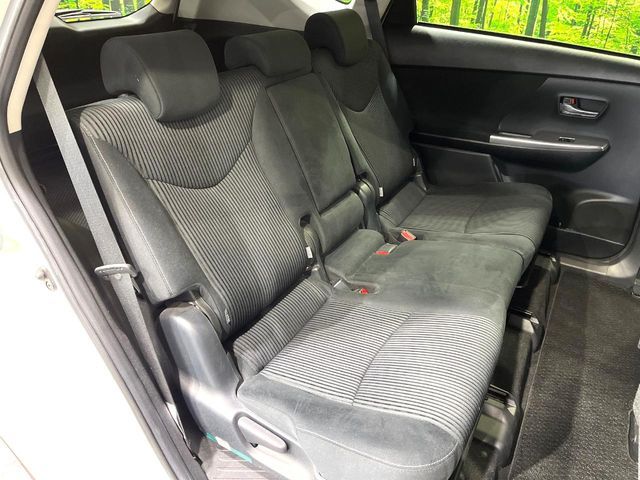 TOYOTA PRIUS Alpha 2015