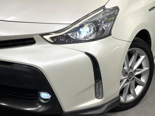 TOYOTA PRIUS Alpha 2015