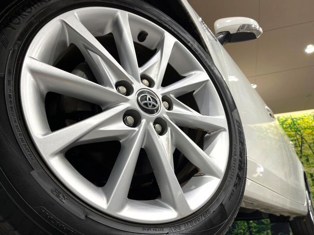 TOYOTA PRIUS Alpha 2015