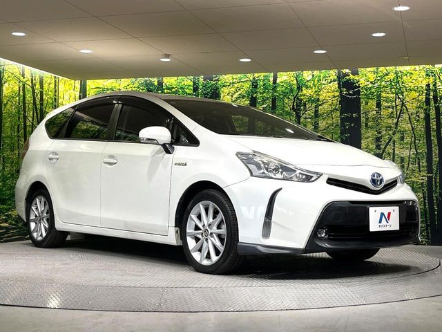 TOYOTA PRIUS Alpha 2015
