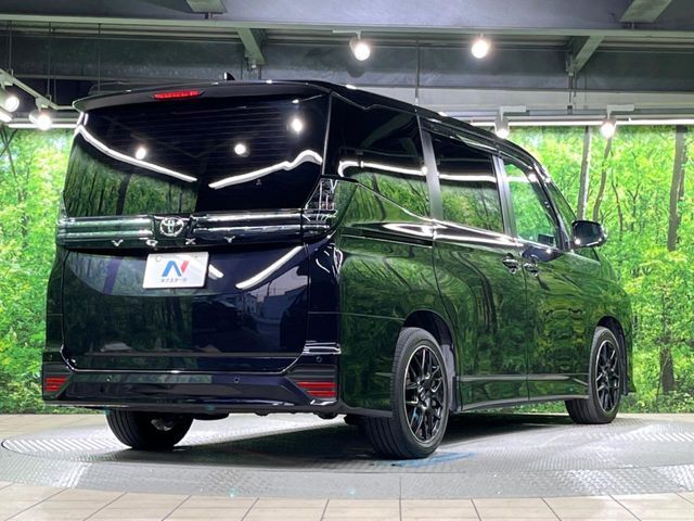 TOYOTA VOXY 2023