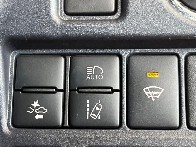 TOYOTA VOXY 4WD 2017