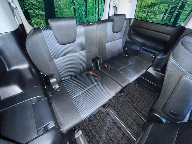 TOYOTA VOXY 4WD 2017