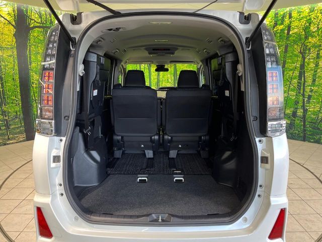 TOYOTA VOXY 4WD 2017