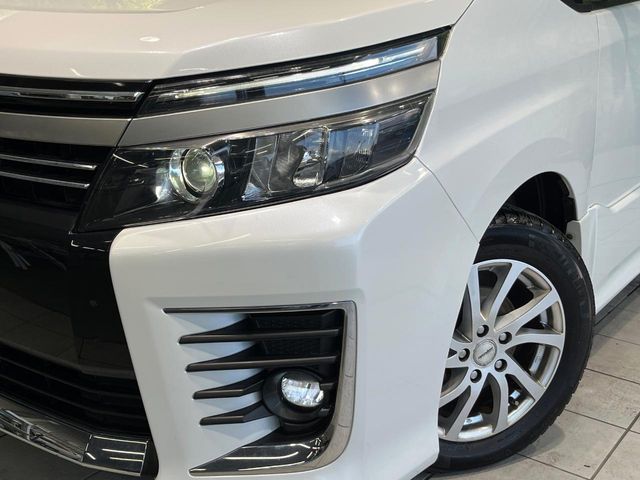 TOYOTA VOXY 4WD 2017