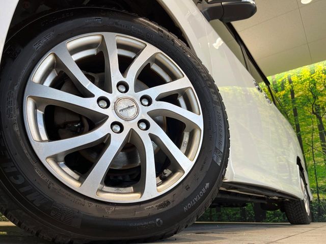 TOYOTA VOXY 4WD 2017