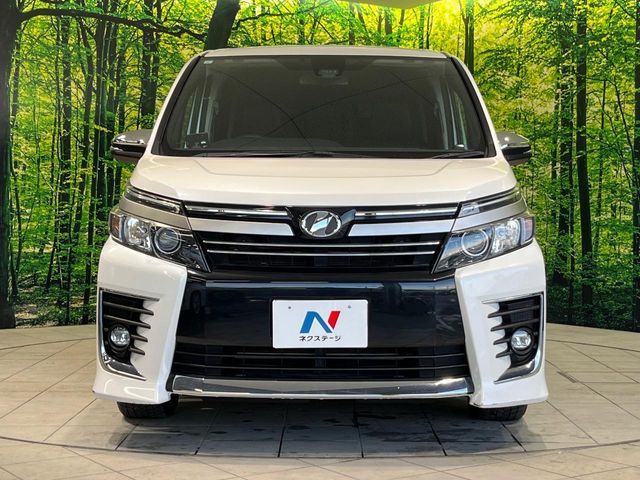 TOYOTA VOXY 4WD 2017