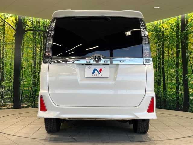 TOYOTA VOXY 4WD 2017