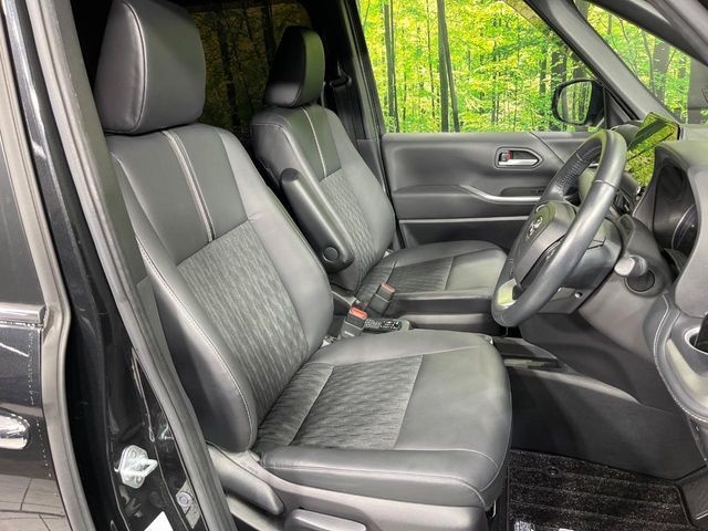 TOYOTA NOAH HYBRID 4WD 2022