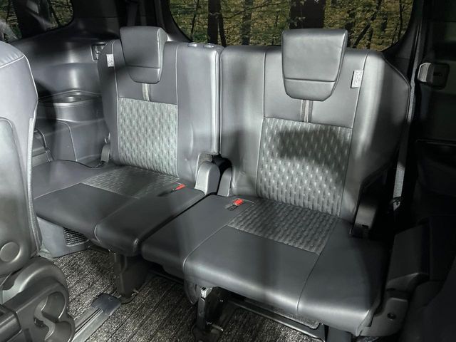 TOYOTA NOAH HYBRID 4WD 2022