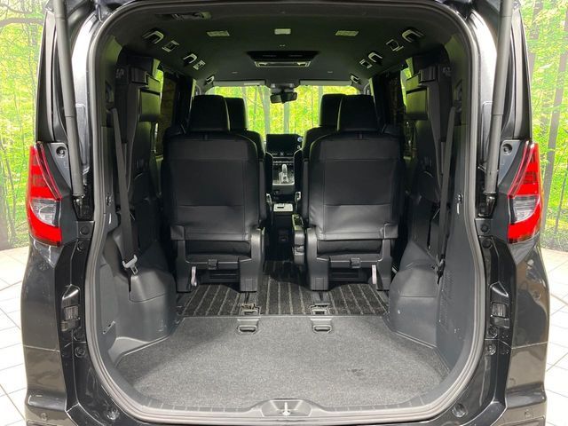 TOYOTA NOAH HYBRID 4WD 2022