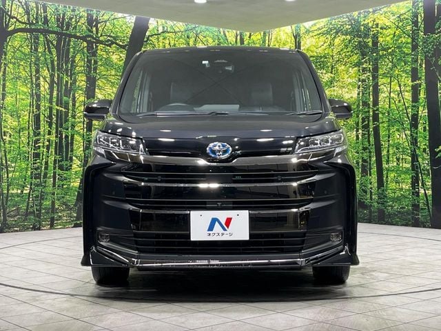 TOYOTA NOAH HYBRID 4WD 2022