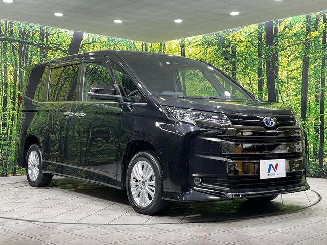 TOYOTA NOAH HYBRID 4WD 2022