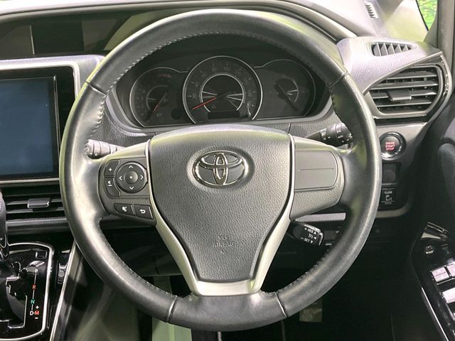 TOYOTA VOXY 2018