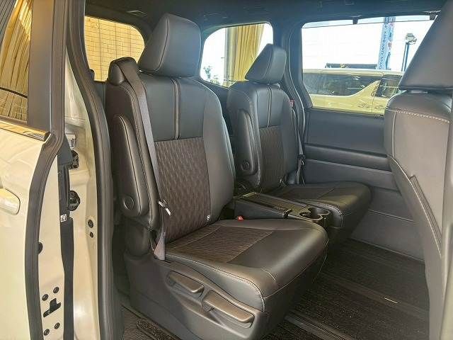 TOYOTA NOAH HYBRID 2024