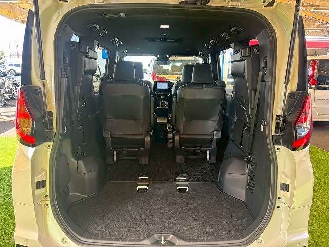 TOYOTA NOAH HYBRID 2024