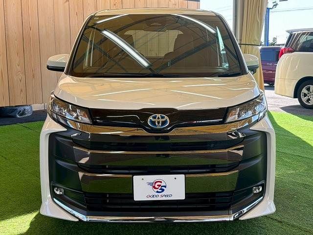 TOYOTA NOAH HYBRID 2024