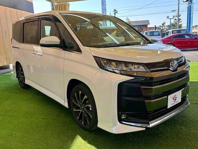 TOYOTA NOAH HYBRID 2024