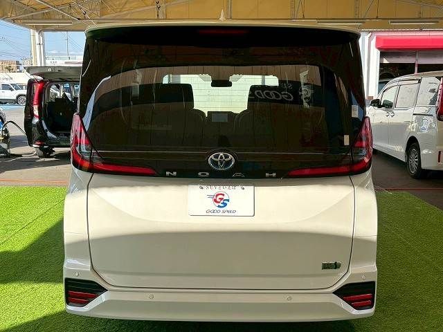 TOYOTA NOAH HYBRID 2024