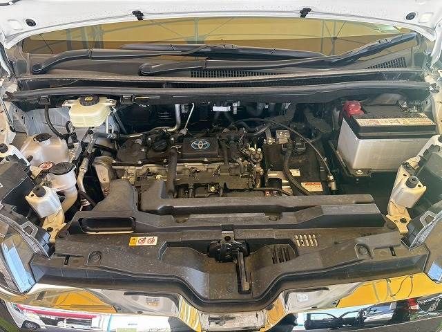 TOYOTA NOAH HYBRID 2024