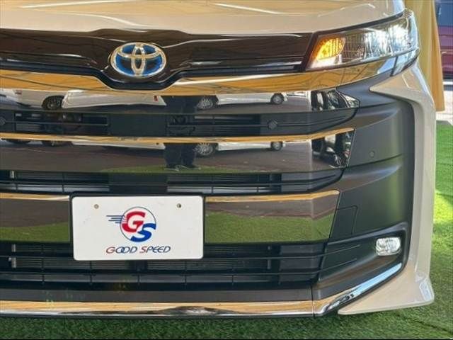 TOYOTA NOAH HYBRID 2024