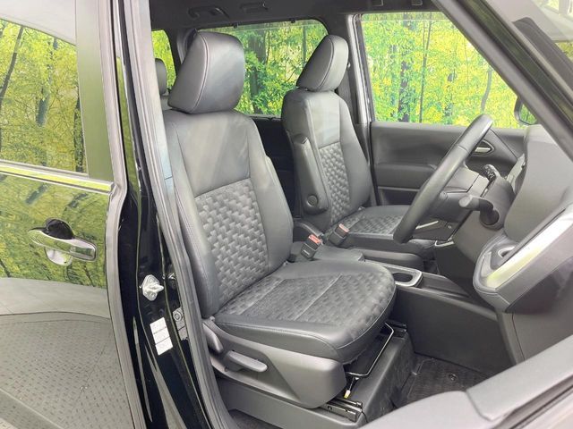 TOYOTA VOXY HYBRID 2023