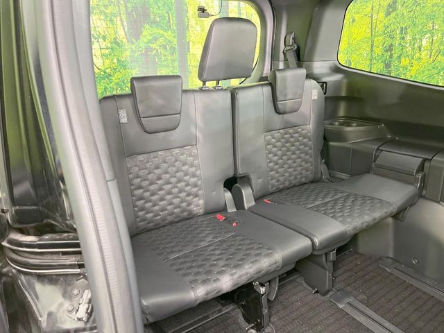 TOYOTA VOXY HYBRID 2023