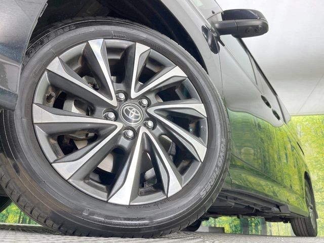 TOYOTA VOXY HYBRID 2023