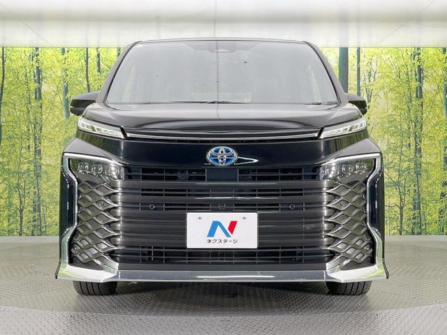 TOYOTA VOXY HYBRID 2023