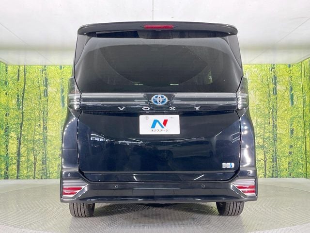 TOYOTA VOXY HYBRID 2023