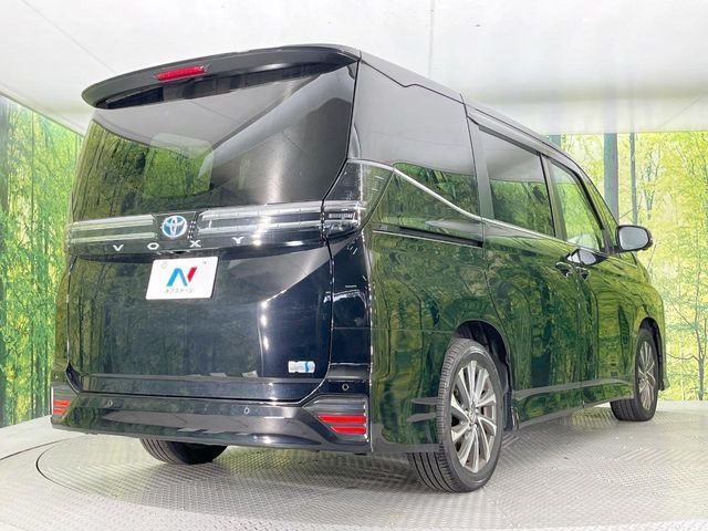 TOYOTA VOXY HYBRID 2023