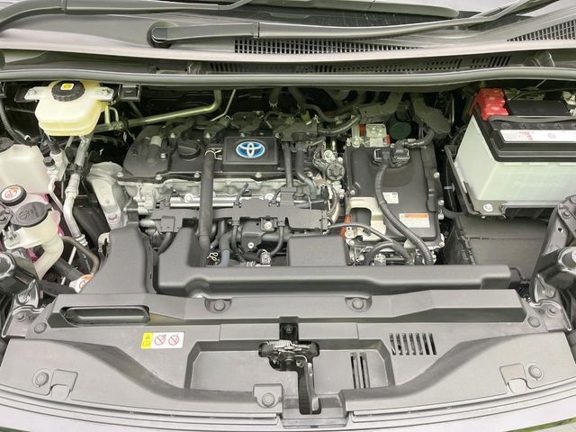 TOYOTA VOXY HYBRID 2023