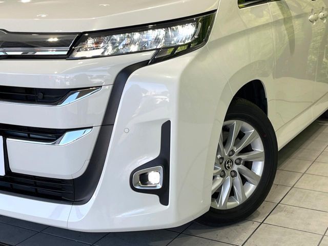 TOYOTA NOAH 2022