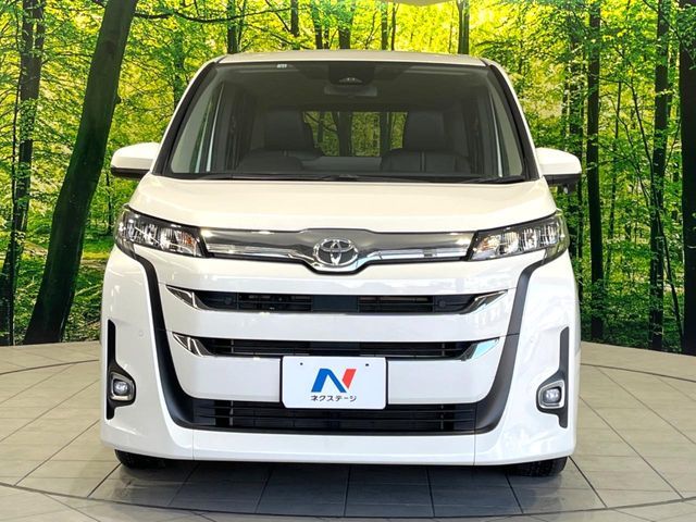 TOYOTA NOAH 2022