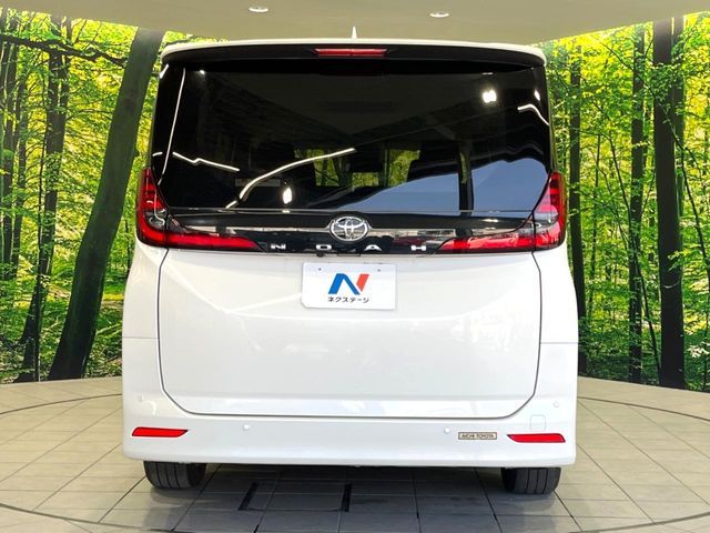 TOYOTA NOAH 2022
