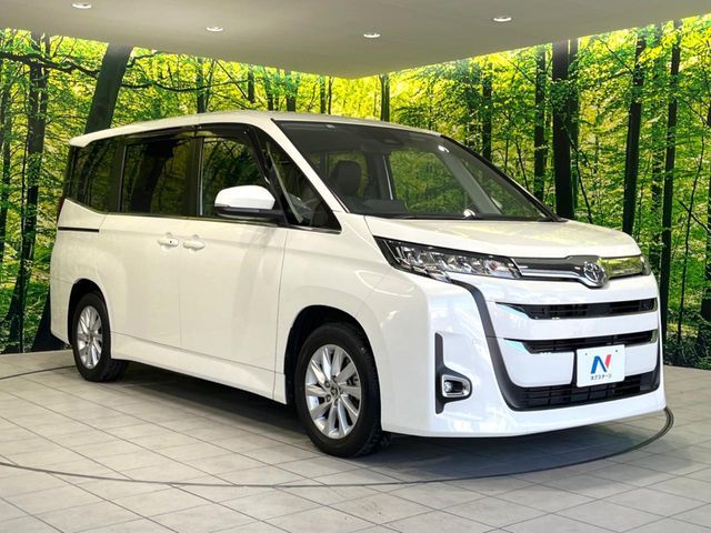 TOYOTA NOAH 2022