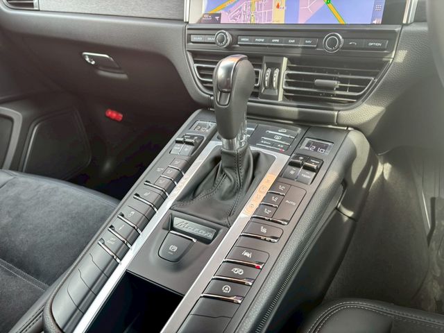 PORSCHE PORSCHE Macan 2021